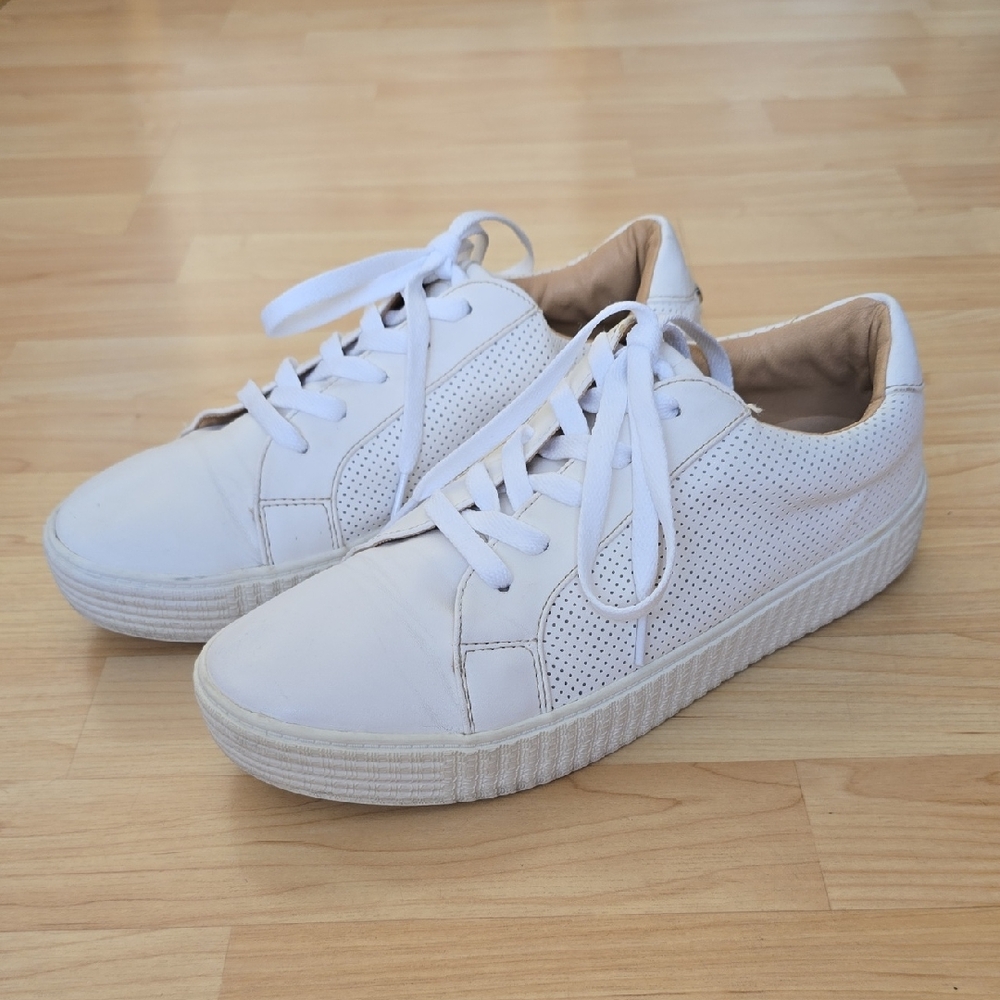 Steve Madden Women's Shoes Steve Madden Toliver Sneaker/Athletic Shoe size 10